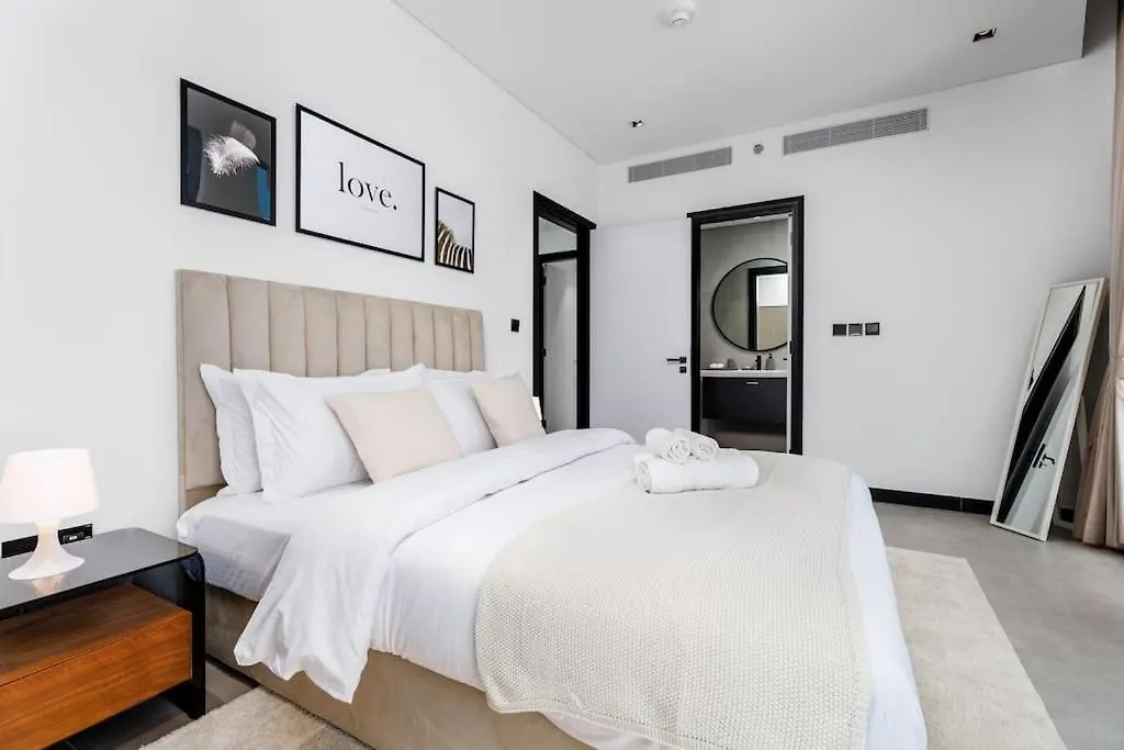 Waves Holiday Homes - 15 Northside, Tower 1, Two Bedroom Dubai