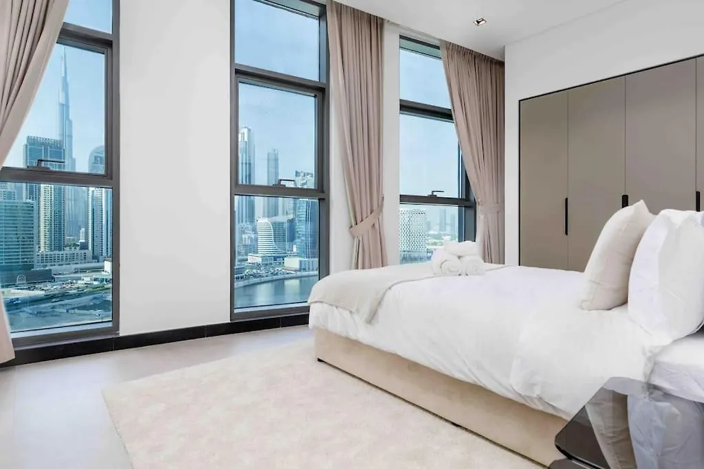 Waves Holiday Homes - 15 Northside, Tower 1, Two Bedroom Dubai Lägenhet